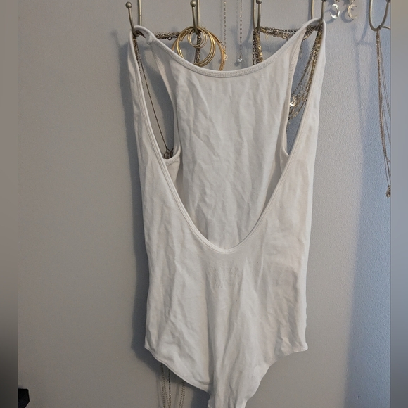 Backless Community Bodysuit - Picture 7 of 8